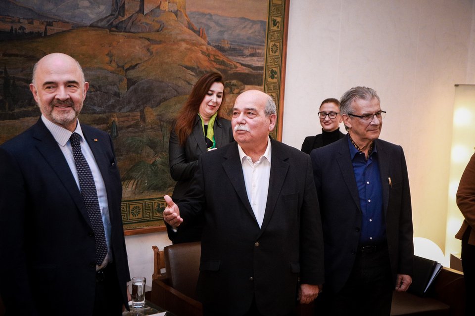 «Η ΕΕ και η Ελλάδα έχουν πάλι μια κανονική, ομαλή σχέση», είπε ο Ευρωπαίος Επίτροπος