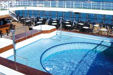 Ενα κρουαζιερόπλοιο «ζάλισε» τους πάντες στη Θεσσαλονίκη: Στιγμές χλιδής στο υπεροπολυτελές Voyager [εικόνες] | iefimerida.gr 1