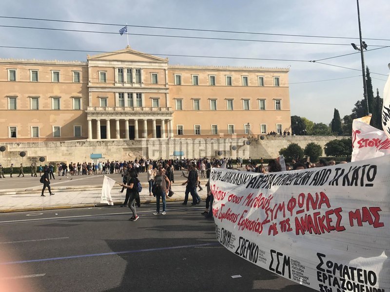Διαμαρτυρία έξω από το υπουργείο Εργασίας: Εργαζόμενοι διαφόρων κλάδων ζητούν αύξηση μισθών [εικόνες] | iefimerida.gr 12