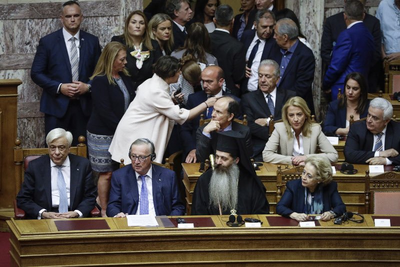 Γέμισε η Βουλή: Ποιοι πήγαν για να δουν τον Γιούνκερ – Οι αγκαλιές και τα φιλιά με Παπανδρέου [εικόνες] | iefimerida.gr 3