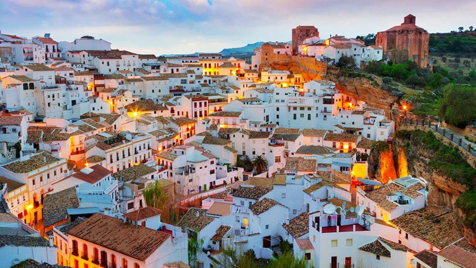 Setenil de las Bodegas: Η ισπανική πόλη που σηκώνει στους «ώμους» της έναν ολόκληρο βράχο [εικόνες] | iefimerida.gr 4