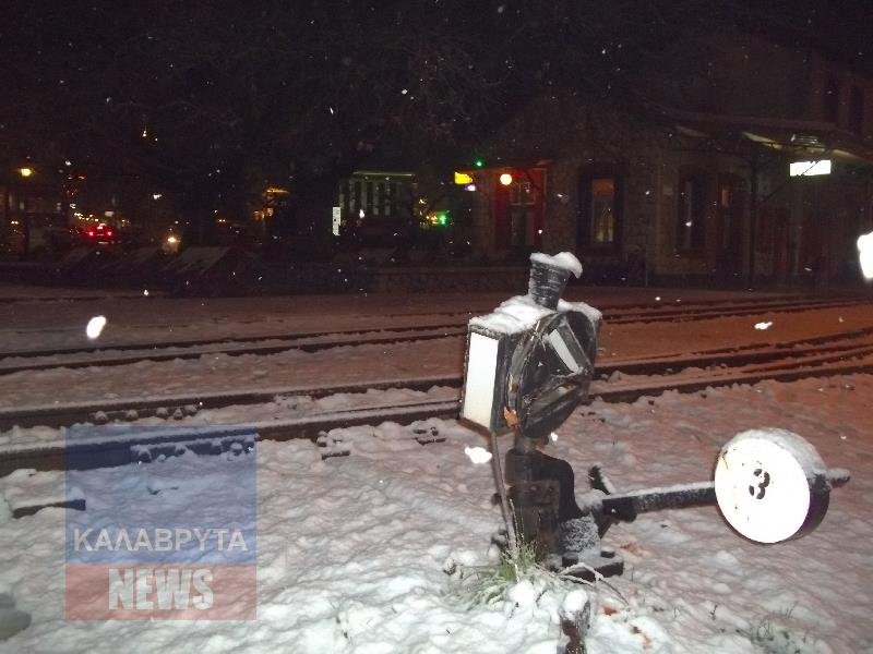 Xωρίς ρεύμα τα Καλάβρυτα και γύρω χωριά -Επεσαν στύλοι της ΔΕΗ από το χιόνι [εικόνες] | iefimerida.gr 0