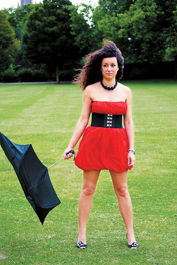 Kατερίνα Βρανά, η κωμικός που κάνει τον πλανήτη να γελάει -Τι να την κάνεις την Ακρόπολη, στην Ελλάδα μόνο η ταβέρνα μετράει [βίντεο] | iefimerida.gr 4