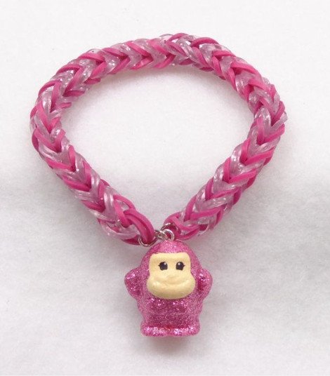 Η Daily Mail «κράζει» τους Μίντλετον: «Εκμεταλλεύονται τους πάντες, βγάζουν λεφτά από παντού -Η Κέιτ διαφημίζει ακόμη και τα τρελοβραχιολάκια τους» [εικόνες] | iefimerida.gr 2