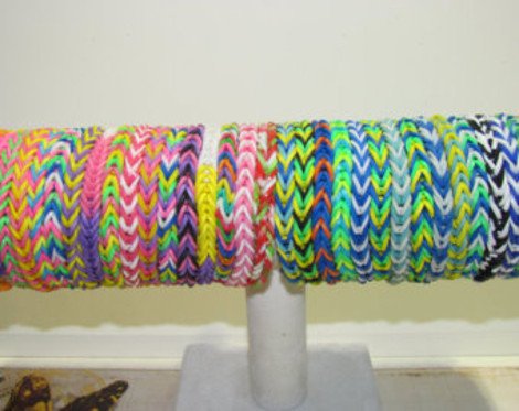 Η Daily Mail «κράζει» τους Μίντλετον: «Εκμεταλλεύονται τους πάντες, βγάζουν λεφτά από παντού -Η Κέιτ διαφημίζει ακόμη και τα τρελοβραχιολάκια τους» [εικόνες] | iefimerida.gr 3