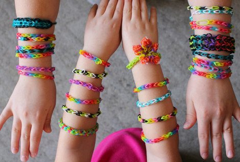 Η Daily Mail «κράζει» τους Μίντλετον: «Εκμεταλλεύονται τους πάντες, βγάζουν λεφτά από παντού -Η Κέιτ διαφημίζει ακόμη και τα τρελοβραχιολάκια τους» [εικόνες] | iefimerida.gr 4