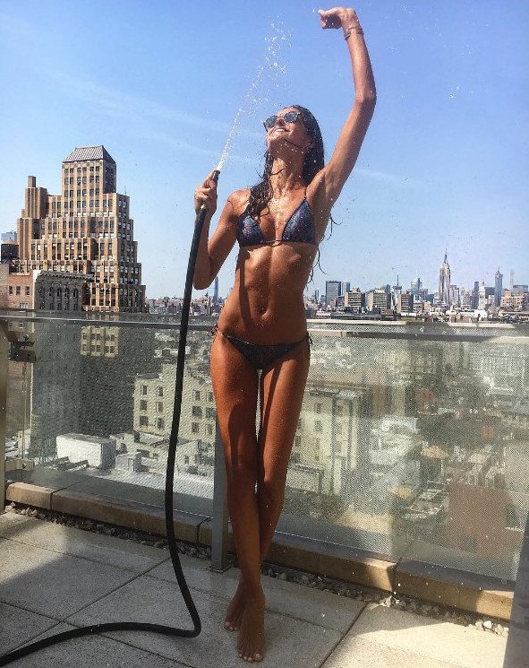 Αγγελάκι με το καλύτερο κορμί στον κόσμο, η Βραζιλιάνα που μάγεψε στην Τελετή Λήξης [εικόνες] | iefimerida.gr 12