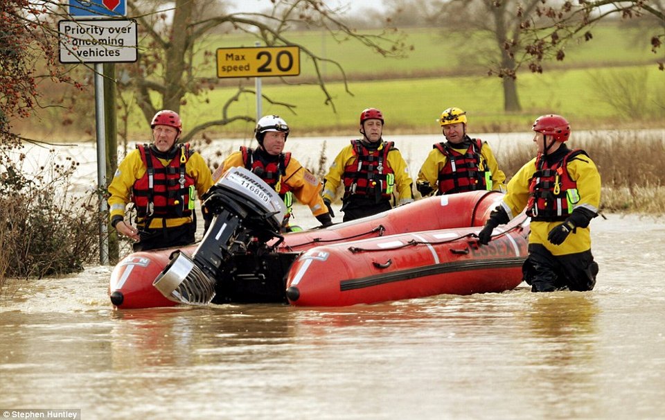Στο έλεος της κακοκαιρίας Βρετανία και Ιρλανδία -Χριστούγεννα με πλημμύρες και θυελλώδεις ανέμους [εικόνες] | iefimerida.gr 2