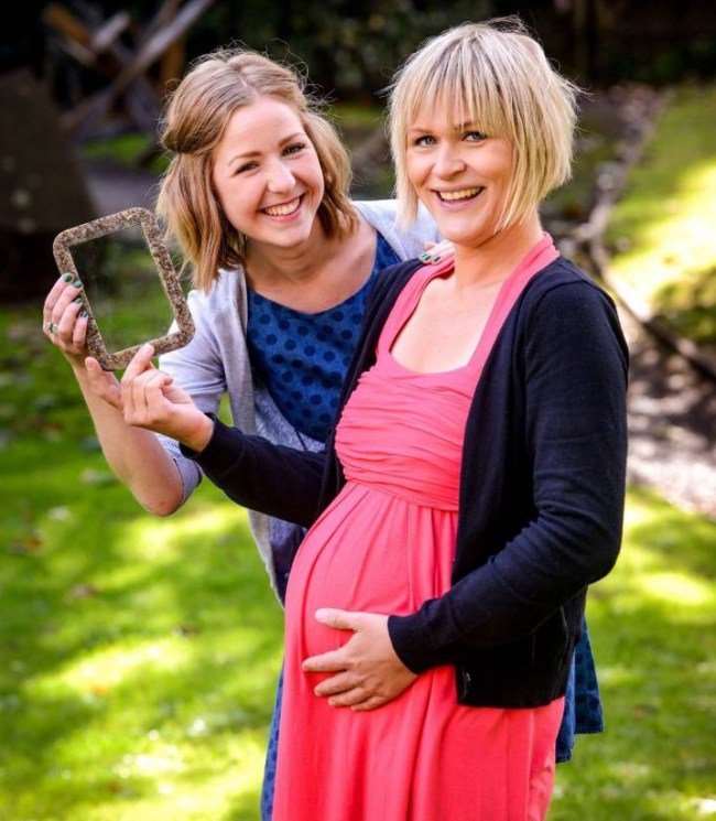 Βρετανίδα φτιάχνει κορνίζες από πλακούντα -Οι αντιδράσεις μετατράπηκαν σε... παραγγελίες  [εικόνες] | iefimerida.gr 1