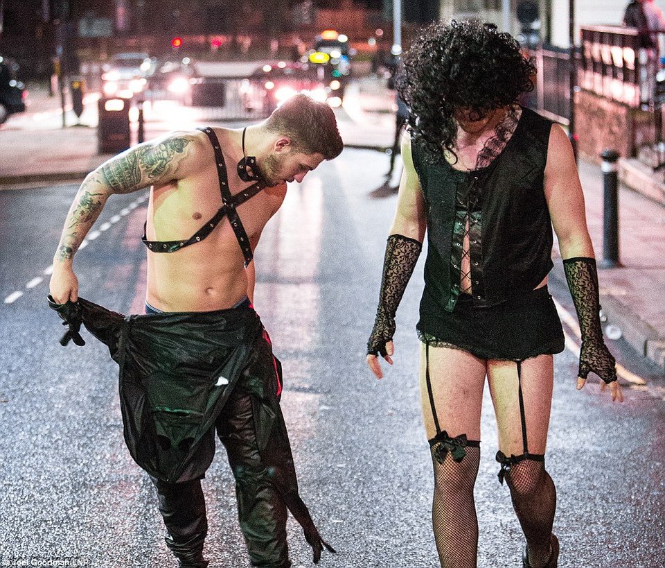 Βρετανοί εκτός ορίων ξανά: Μέθυσαν και οργίασαν στους δρόμους μετά τα Χριστούγεννα [εικόνες] | iefimerida.gr 7