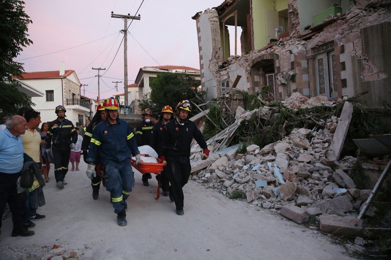 Σεισμός 6,1 Ρίχτερ στη Λέσβο: Μία νεκρή -Κατέρρευσαν σπίτια [εικόνες&βίντεο] | iefimerida.gr 2