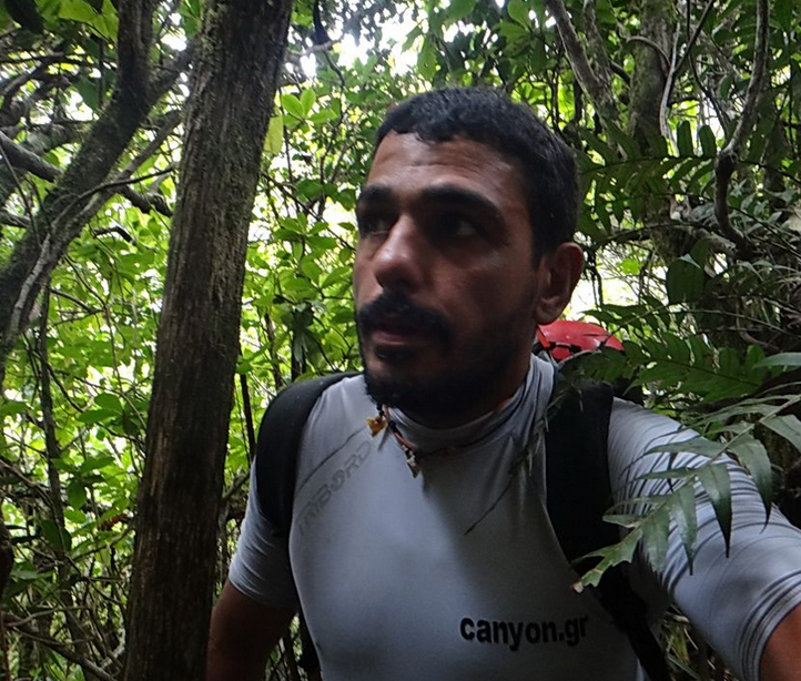 Ο γοητευτικός «δαμαστής» των... 735 φαραγγιών -Ο φωτογράφος από την Κρήτη που αψηφά τον κίνδυνο [εικόνες] | iefimerida.gr 2