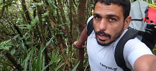 Ο γοητευτικός «δαμαστής» των... 735 φαραγγιών -Ο φωτογράφος από την Κρήτη που αψηφά τον κίνδυνο [εικόνες] | iefimerida.gr 1