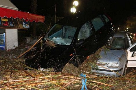 Σκηνές «αποκάλυψης» στη Ρόδο: Τεράστιες ζημιές-Ανείπωτος πόνος για τους νεκρούς [εικόνες&βίντεο] | iefimerida.gr 4