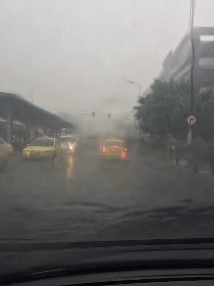 Ξαφνικό μπουρίνι σαρώνει την Αθήνα -Διακοπές ρεύματος και πλημμυρισμένοι δρόμοι [εικόνες] | iefimerida.gr 0