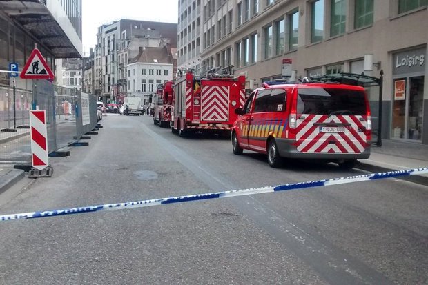 Συναγερμός στις Βρυξέλλες: Περικύκλωσαν άνδρα, φόβος ότι είναι ζωσμένος με εκρηκτικά [εικόνες] | iefimerida.gr 2