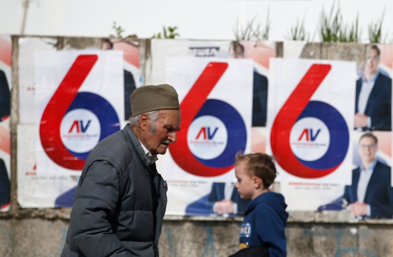 Αλεξάντερ Βούτσιτς: Ο ισχυρός άντρας της Σερβίας θέλει την προεδρία | iefimerida.gr 0