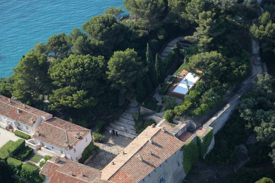 Μαυρισμένος Μακρόν -20 ημέρες διακοπές σε πύργο, με την Μπριζίτ [εικόνες] | iefimerida.gr 6