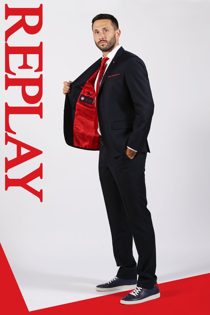 H Replay ντύνει τον Ολυμπιακό [εικόνες] | iefimerida.gr 2