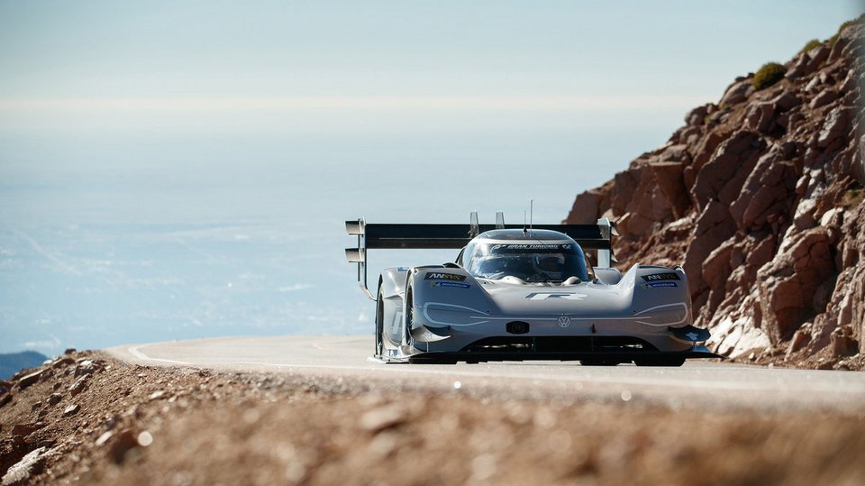 Η Volkswagen έγραψε ιστορία με το I.D. R Pikes Peak, επιτυγχάνοντας ρεκόρ όλων των εποχών | iefimerida.gr 0