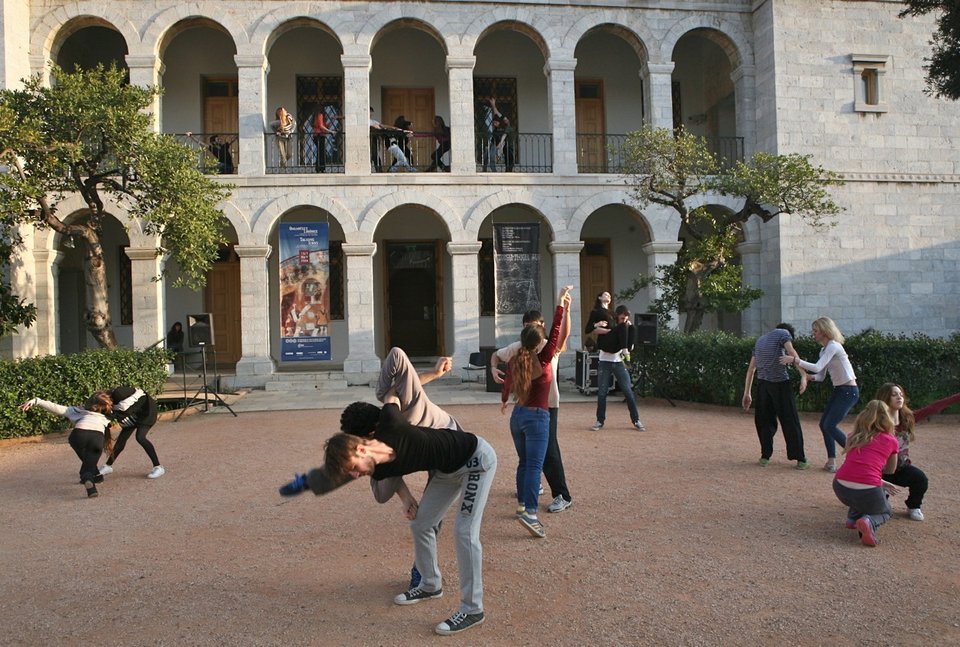 H Λυρική το απόγευμα της Δευτέρας ήταν παντού: Από την Ακρόπολη ως την Πατησίων [εικόνες] | iefimerida.gr 3