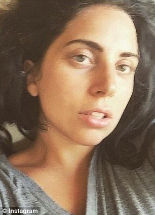 Ετσι όπως δεν τις έχετε ξαναδεί - Διάσημες ποζάρουν στο φακό χωρίς μακιγιάζ [εικόνες]  | iefimerida.gr 10