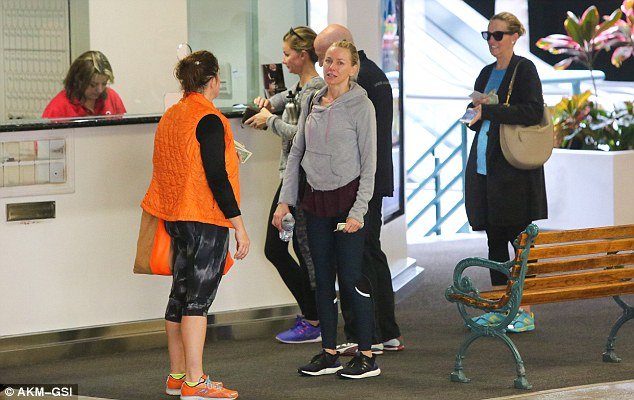 Η 46χρονη Ναόμι Γουότς χωρίς μακιγιάζ και με σπορ λουκ [εικόνες]  | iefimerida.gr 0