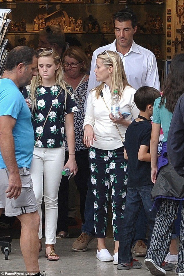 Ρις Γουίδερσπουν: Καρμπόν μάνα και κόρη[εικόνες]  | iefimerida.gr 1