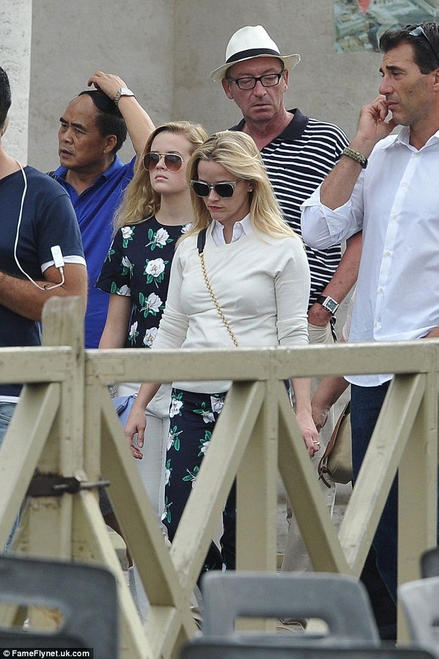 Ρις Γουίδερσπουν: Καρμπόν μάνα και κόρη[εικόνες]  | iefimerida.gr 4