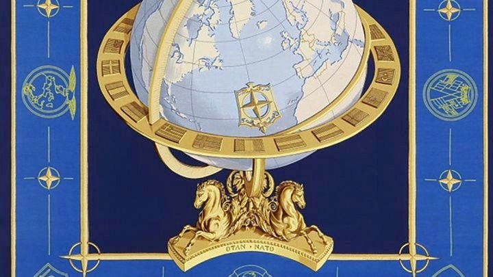 Vintage: Οταν ο Hermès έφτιαξε το συλλεκτικό, μεταξωτό, μαντίλι του ΝΑΤΟ [εικόνα] | iefimerida.gr 0