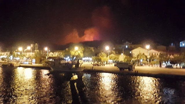 Σε ύφεση η μεγάλη φωτιά στην Σαμοθράκη – Κοντά σε αποθήκη πυρομαχικών του στρατού [εικόνες] | iefimerida.gr 1