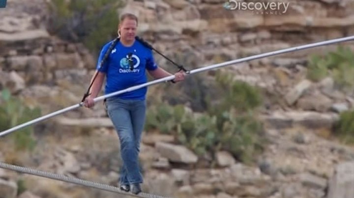 Εντυπωσιακό: Διέσχισε το Γκραντ Κάνυον ισορροπώντας σε ένα σχοινί [εικόνες + βίντεο] | iefimerida.gr 1