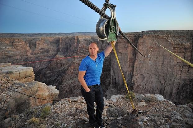 Εντυπωσιακό: Διέσχισε το Γκραντ Κάνυον ισορροπώντας σε ένα σχοινί [εικόνες + βίντεο] | iefimerida.gr 3