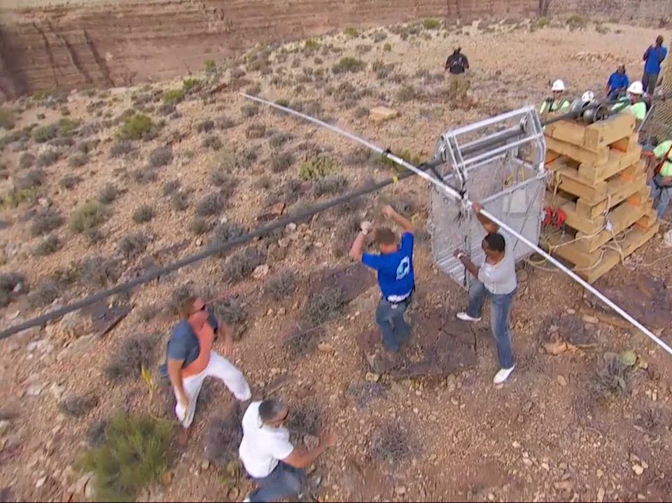 Εντυπωσιακό: Διέσχισε το Γκραντ Κάνυον ισορροπώντας σε ένα σχοινί [εικόνες + βίντεο] | iefimerida.gr 4