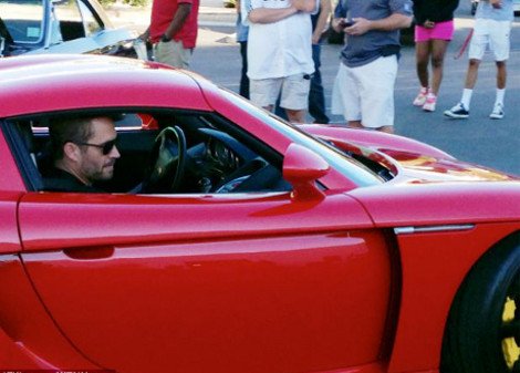 Οι τελευταίες φωτογραφίες του Πολ Γουόκερ -Χαμογελαστός στην Porche λίγα λεπτά πριν τη συντριβή [εικόνες] | iefimerida.gr 0