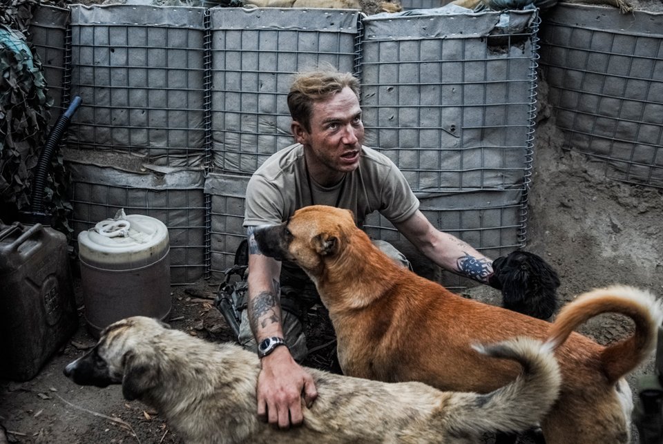 Η ζωή μέσα από τα μάτια ενός φωτογράφου πολέμου -Σοκαριστικές εικόνες από τα μέτωπα της φρίκης [εικόνες] | iefimerida.gr 5