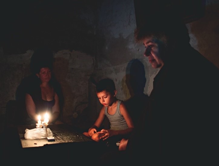 Η ζωή στην εμπόλεμη ζώνη: Οταν τα παιδιά αρχίζουν να ζωγραφίζουν τανκ και ξέρουν τι είναι οι βόμβες [εικόνες] | iefimerida.gr 0