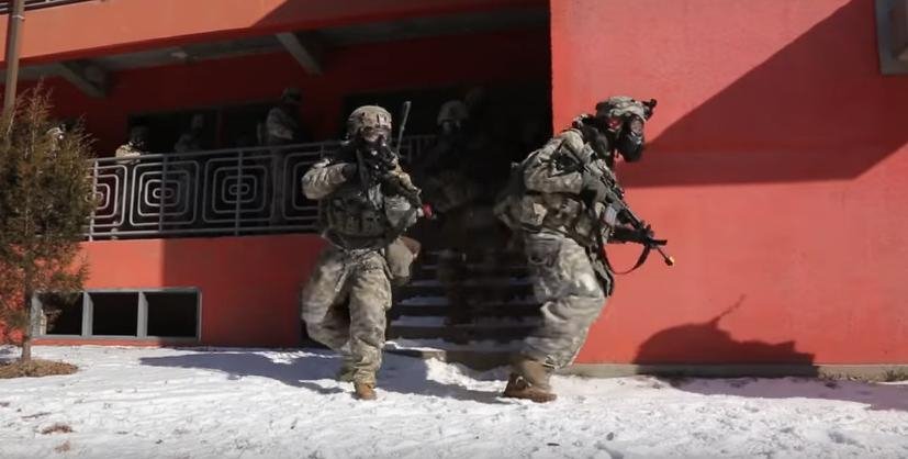 Αμερικανοί και Νοτιοκορεάτες έκαναν άσκηση  καταστροφής των πυρηνικών του Κιμ [βίντεο]  | iefimerida.gr 1