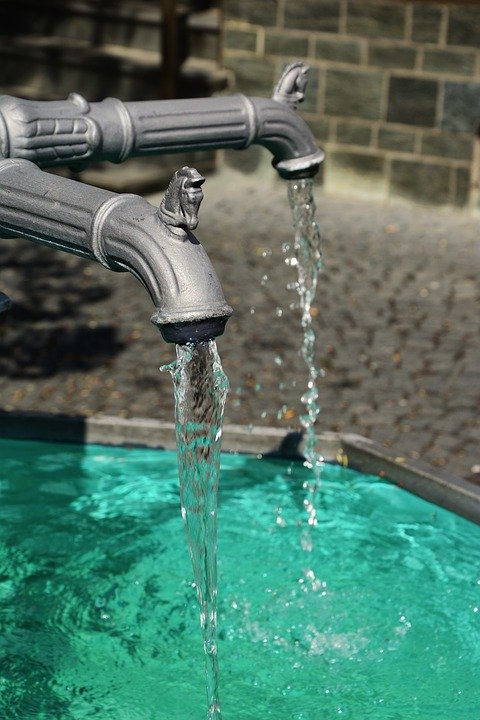 Right2Water: Ευρωπαϊκή εκστρατεία για να να πίνουμε νερό από τη βρύση [βίντεο]  | iefimerida.gr 1