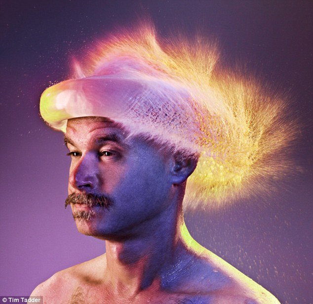 Πρωτότυπες και εντυπωσιακές περούκες από νερό [εικόνες] | iefimerida.gr 2