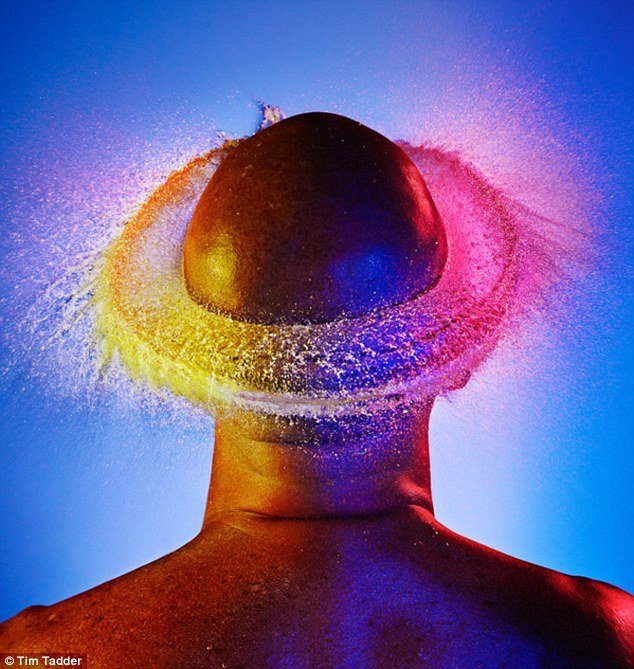 Πρωτότυπες και εντυπωσιακές περούκες από νερό [εικόνες] | iefimerida.gr 7