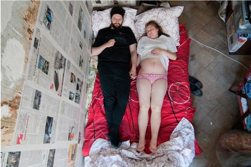 «Περιμένοντας»: Ετσι κοιμούνται τα ζευγάρια όταν περιμένουν παιδί [εικόνες & βίντεο] | iefimerida.gr 7