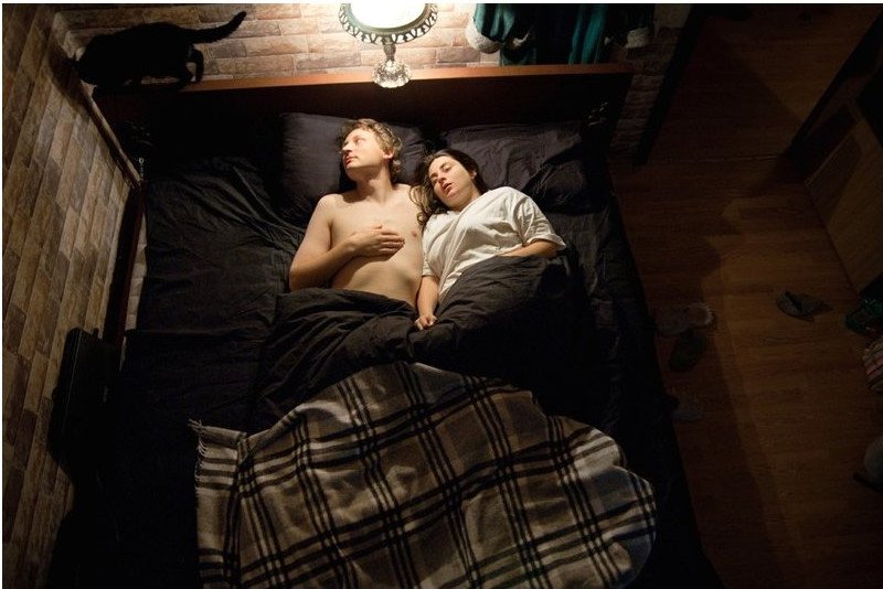 «Περιμένοντας»: Ετσι κοιμούνται τα ζευγάρια όταν περιμένουν παιδί [εικόνες & βίντεο] | iefimerida.gr 8