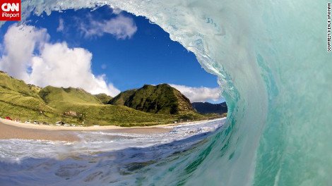 Φωτογράφος ρισκάρει τα πάντα για πελώρια κύματα: Δεν τον σταματούν τα κατάγματα και οι εξαρθρώσεις, ούτε καν οι καρχαρίες [εικόνες] | iefimerida.gr 7