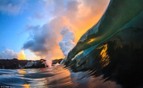 Κύματα που ξεβράζουν καυτή λάβα -Παράτολμες φωτογραφίες χωρίς photoshop που κόβουν την ανάσα [εικόνες] | iefimerida.gr 4