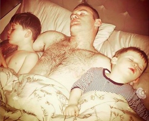 Η σύζυγος του Ρούνεϊ τον έβγαλε στη «σέντρα» - «Δεν ξυπνούσε με τίποτα» [εικόνα] | iefimerida.gr 0