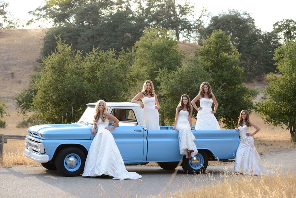 Eνα διαφορετικό νυφικό άλμπουμ: 5 αδερφές ξαναντύθηκαν νύφες για να φωτογραφηθούν παρέα [εικόνες] | iefimerida.gr 3