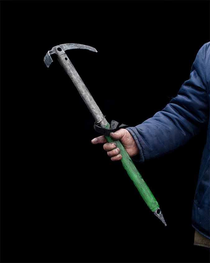 Βαριοπούλες, γκλομπ και αυτοσχέδια ρόπαλα γεμάτα καρφιά -Τα φονικά όπλα των διαδηλωτών της Ουκρανίας [εικόνες] | iefimerida.gr 8