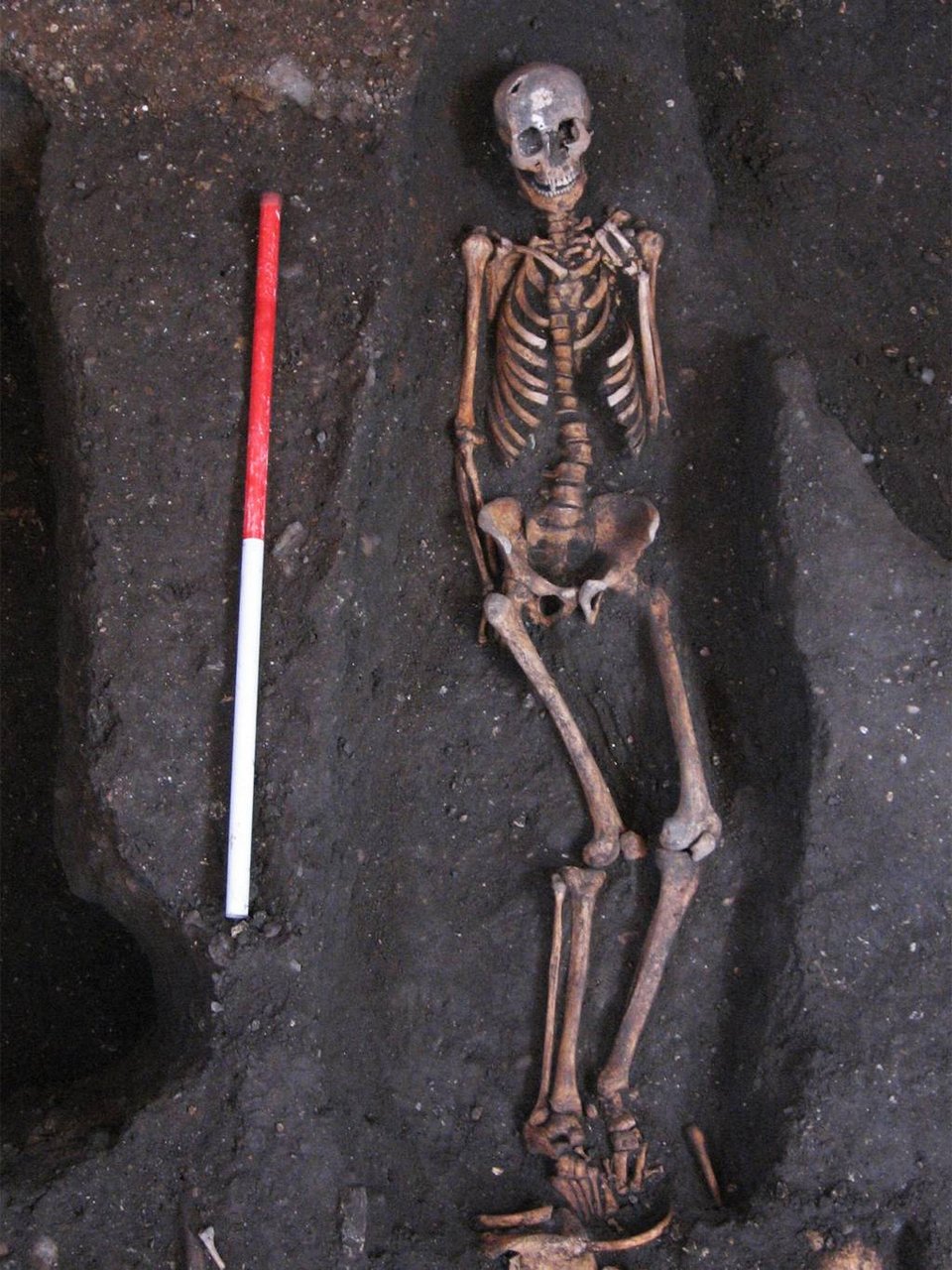 Εντυπωσιακά ευρήματα: Βρέθηκε ολόκληρο μεσαιωνικό νεκροταφείο κάτω από το πανεπιστήμιο του Κέμπριτζ [εικόνες] | iefimerida.gr 1