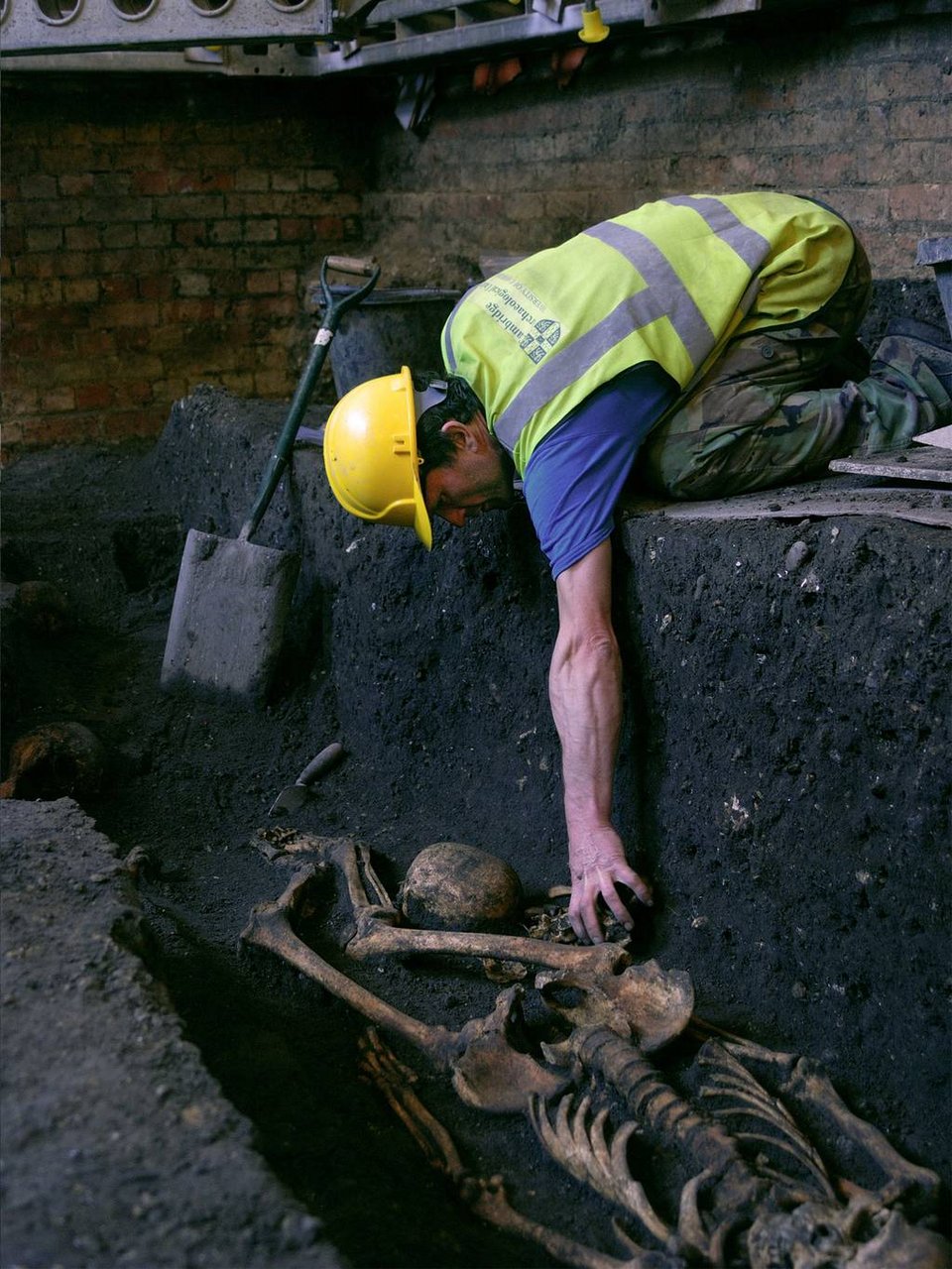 Εντυπωσιακά ευρήματα: Βρέθηκε ολόκληρο μεσαιωνικό νεκροταφείο κάτω από το πανεπιστήμιο του Κέμπριτζ [εικόνες] | iefimerida.gr 2